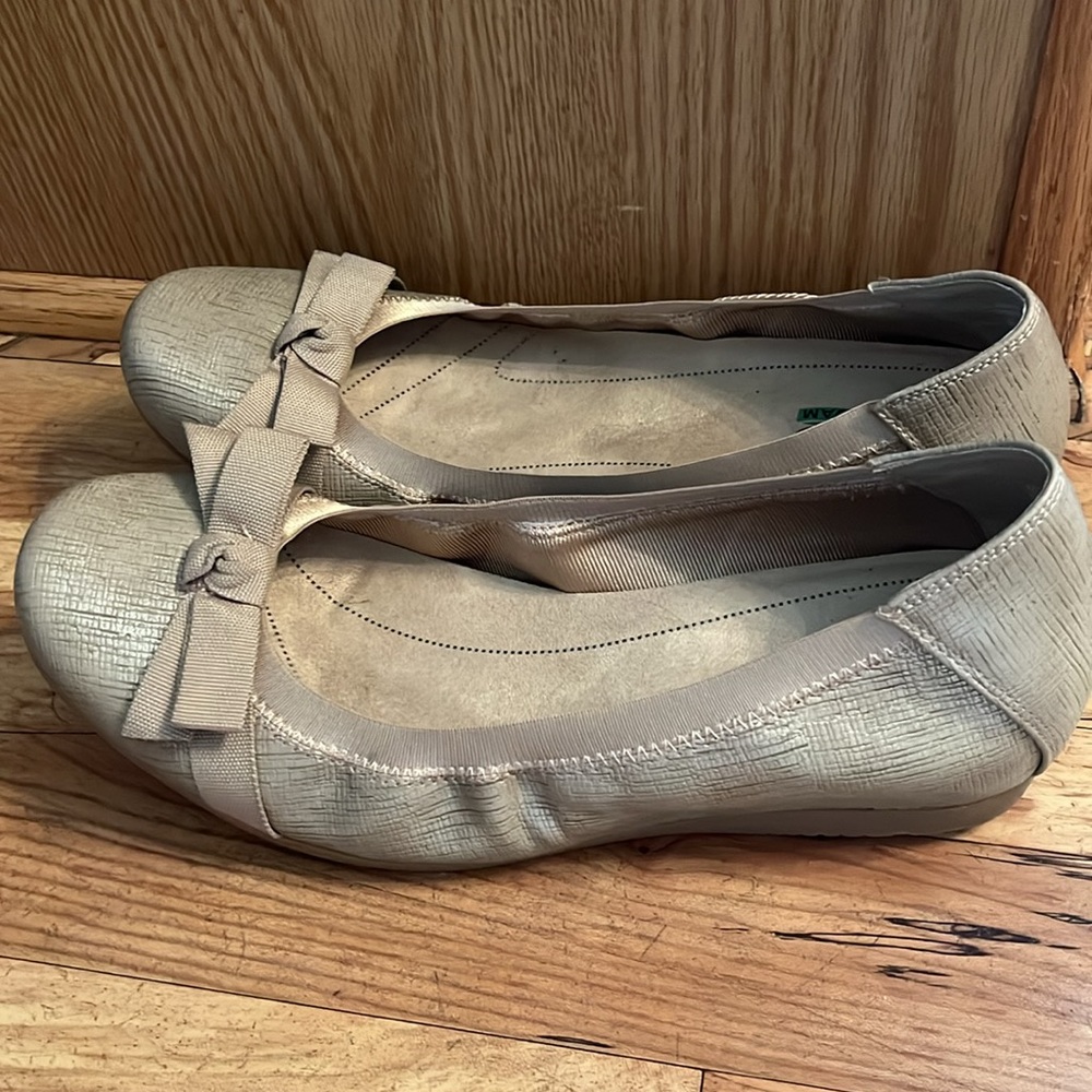 Baretraps Maiya 9-1/2 9.5 vegan metallic beige Ballet Flats Slip On Loafer Shoes